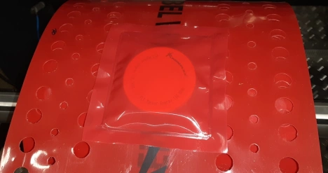 Czerwona tasma kablowa